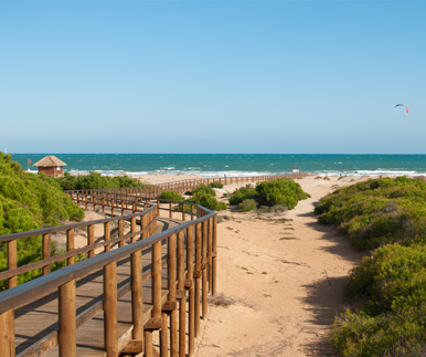 Playa de Los Arenales del Sol a 2,8 km de Linda